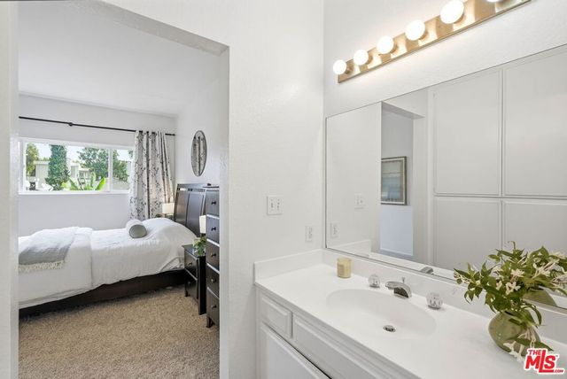 11918 Avon Way 6, Los Angeles, CA 90066