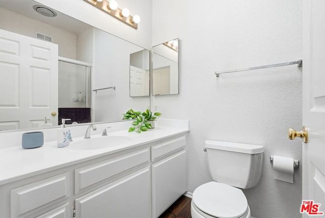 11918 Avon Way 6, Los Angeles, CA 90066