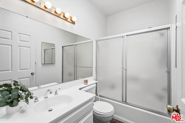 11918 Avon Way 6, Los Angeles, CA 90066