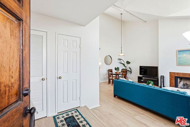 11918 Avon Way 6, Los Angeles, CA 90066