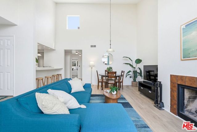 11918 Avon Way 6, Los Angeles, CA 90066