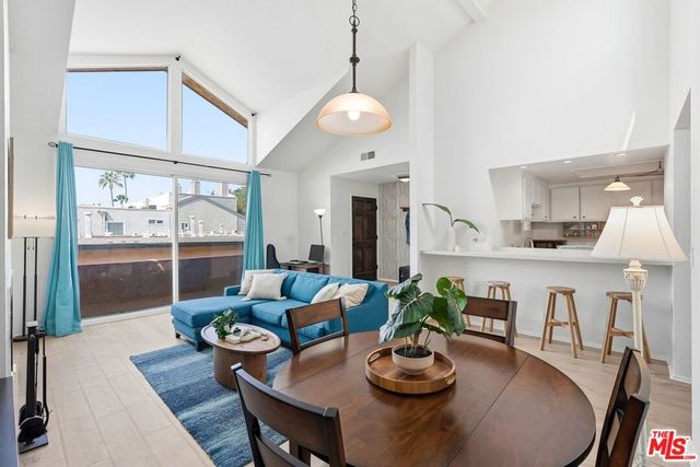11918 Avon Way 6, Los Angeles, CA 90066