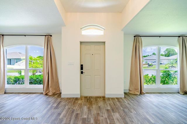 298 Silver Frost Street SE, Palm Bay, FL 32909