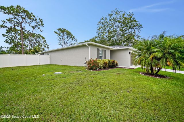 817 Carnival Road SE, Palm Bay, FL 32909