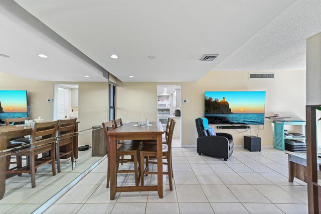 3392 NE Causeway Boulevard 103, Jensen Beach, FL 34957