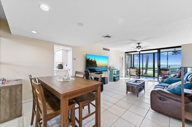 3392 NE Causeway Boulevard 103, Jensen Beach, FL 34957