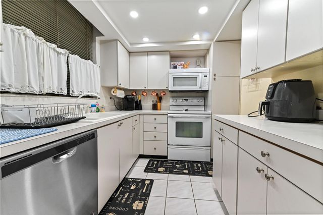 3392 NE Causeway Boulevard 103, Jensen Beach, FL 34957