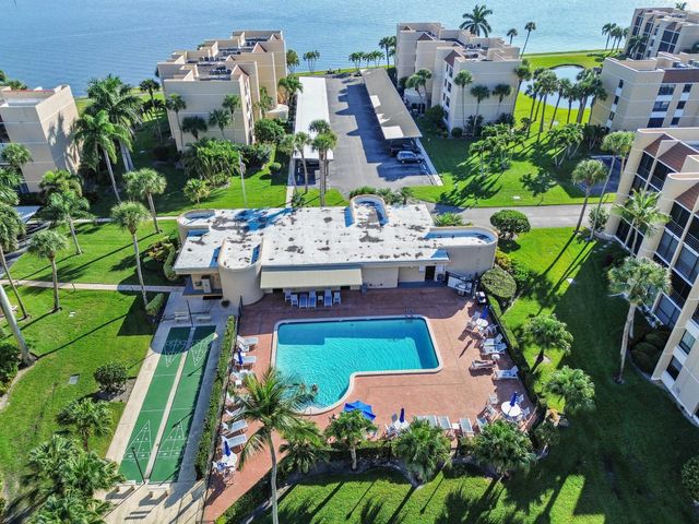 3392 NE Causeway Boulevard 103, Jensen Beach, FL 34957