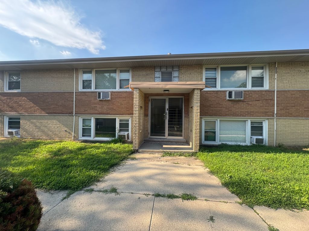 18446 Torrence Avenue 2W, Lansing, IL 60438