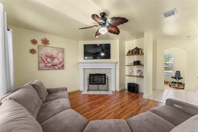 217 Buffalo Creek Drive, Desoto, TX 75115