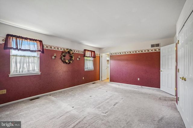 52 CASTLEWOOD DR, Chalfont, PA 18914