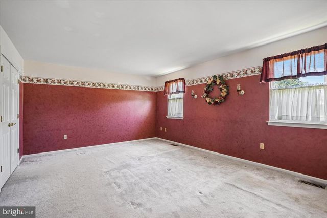 52 CASTLEWOOD DR, Chalfont, PA 18914