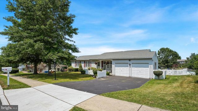 52 CASTLEWOOD DR, Chalfont, PA 18914