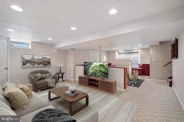 52 CASTLEWOOD DR, Chalfont, PA 18914