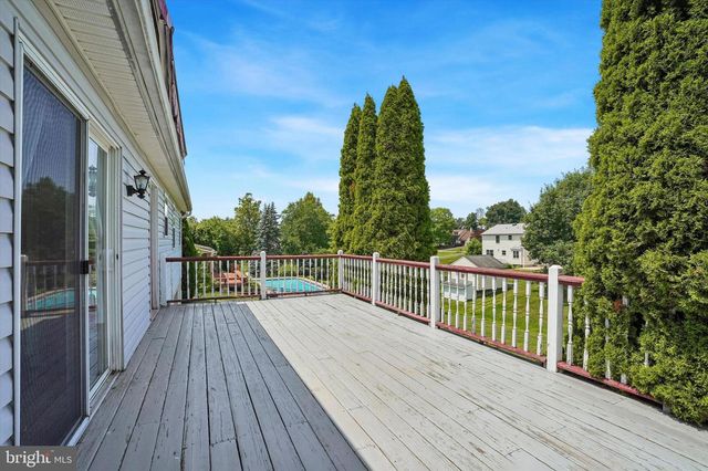 52 CASTLEWOOD DR, Chalfont, PA 18914