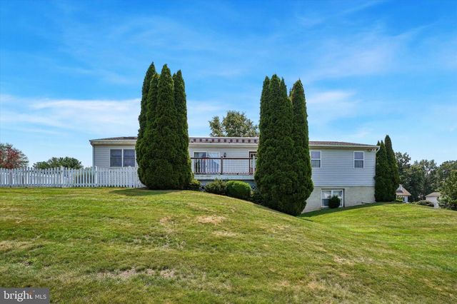 52 CASTLEWOOD DR, Chalfont, PA 18914