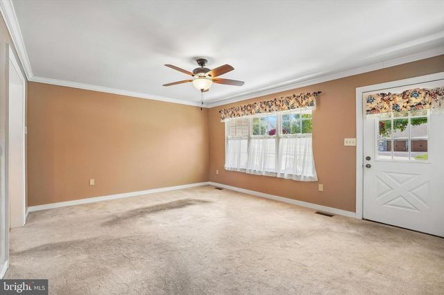 52 CASTLEWOOD DR, Chalfont, PA 18914