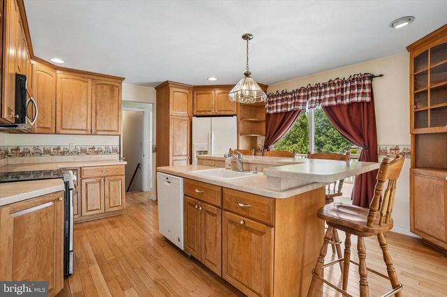 52 CASTLEWOOD DR, Chalfont, PA 18914
