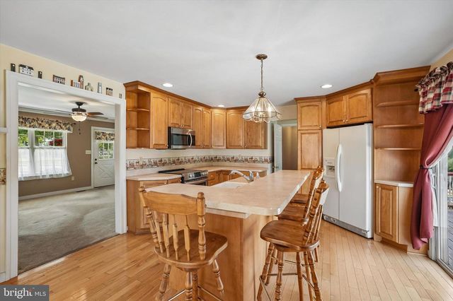 52 CASTLEWOOD DR, Chalfont, PA 18914