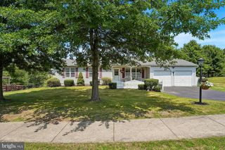 52 CASTLEWOOD DR, Chalfont, PA 18914