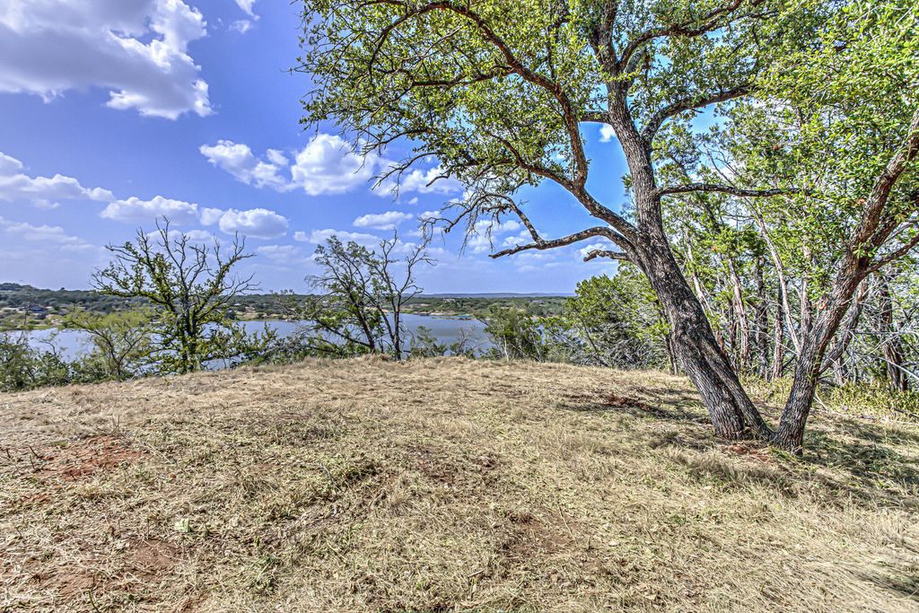 Image 1 of property listing at 920 Boultinghouse, Marble Falls, TX 78654