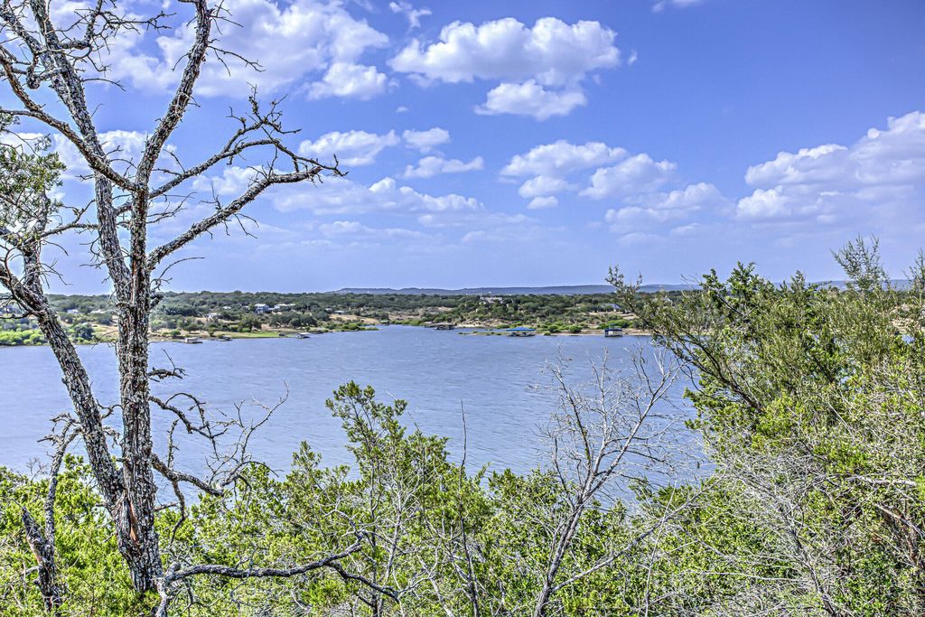 Image 2 of property listing at 920 Boultinghouse, Marble Falls, TX 78654