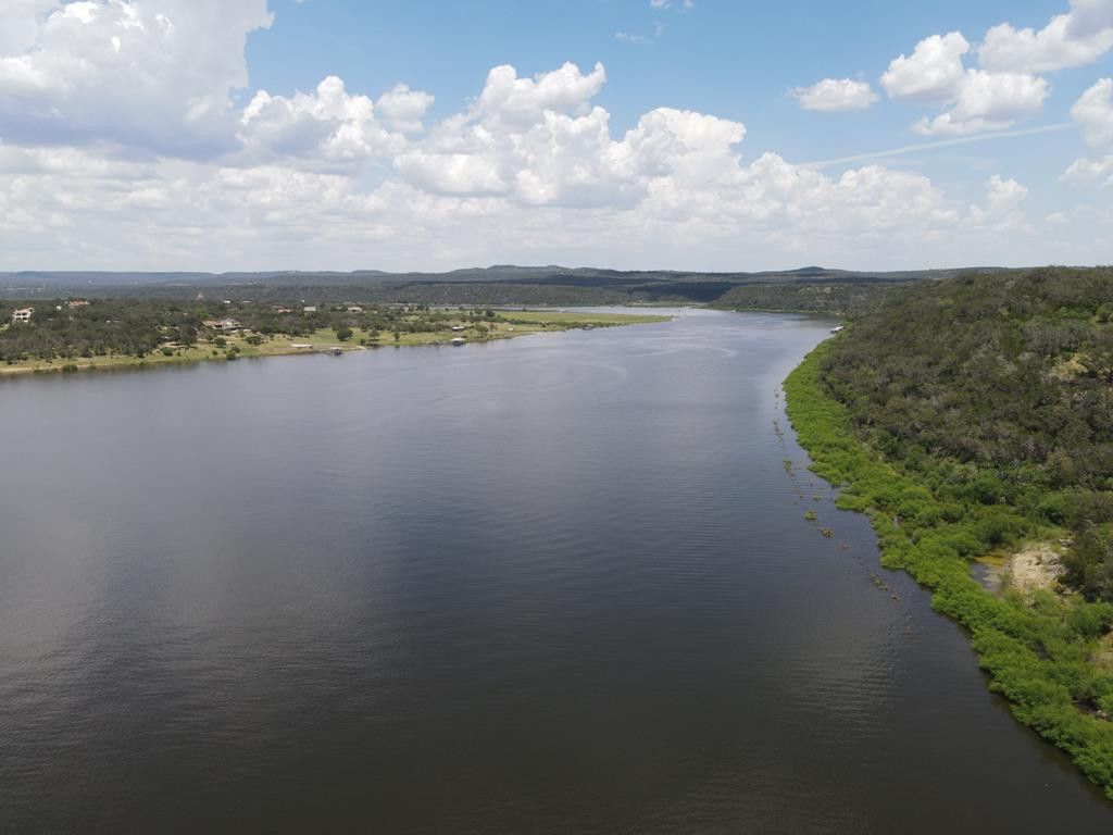 Image 30 of property listing at 920 Boultinghouse, Marble Falls, TX 78654