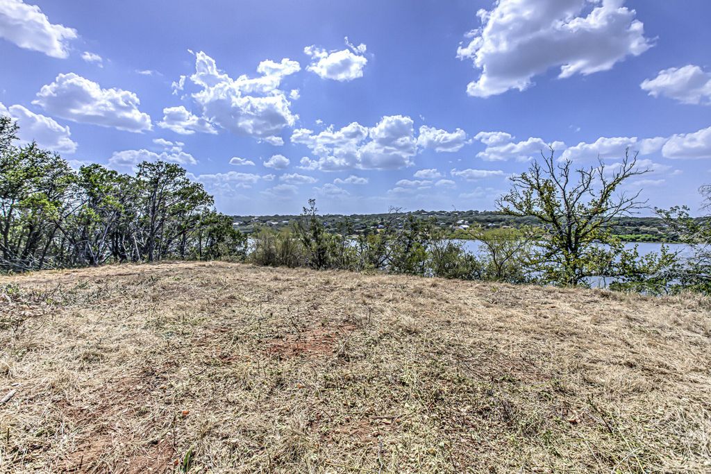 Image 4 of property listing at 920 Boultinghouse, Marble Falls, TX 78654