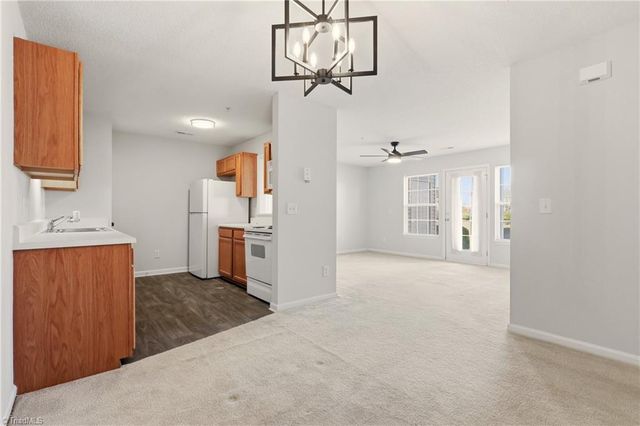 900 Hanahan Court 1B, Greensboro, NC 27409