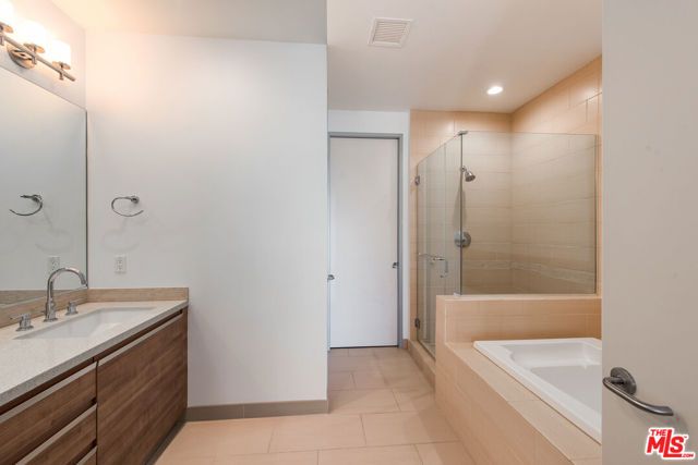 3111 Via Dolce 502, Marina Del Rey, CA 90292