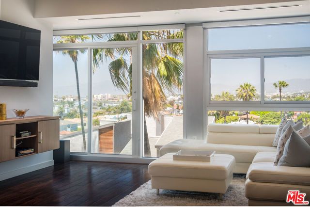 3111 Via Dolce 502, Marina Del Rey, CA 90292