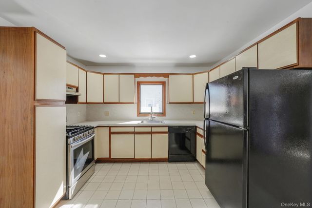 467 Carlls Path, Deer Park, NY 11729