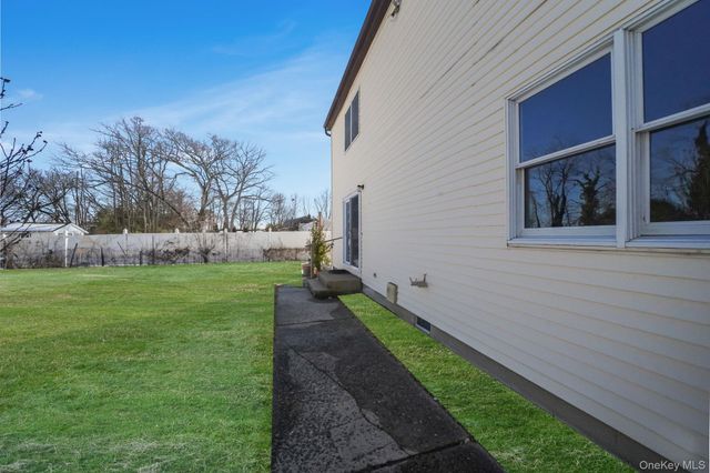 467 Carlls Path, Deer Park, NY 11729