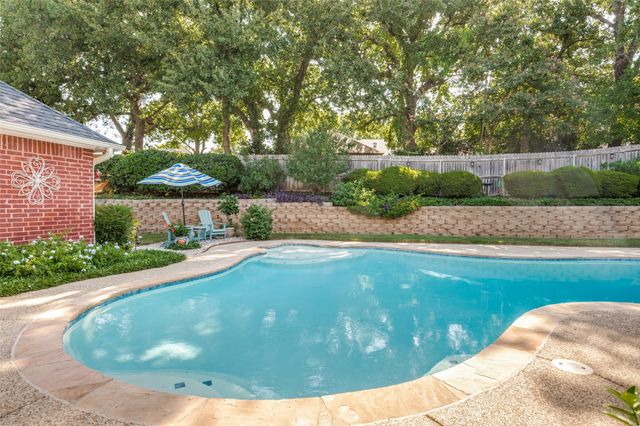 3921 Parker Oaks Drive, Arlington, TX 76016