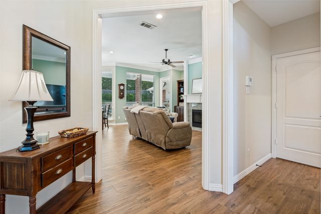 3921 Parker Oaks Drive, Arlington, TX 76016