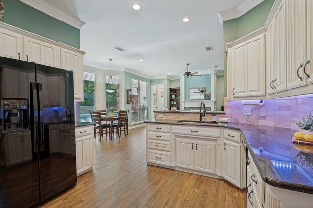 3921 Parker Oaks Drive, Arlington, TX 76016