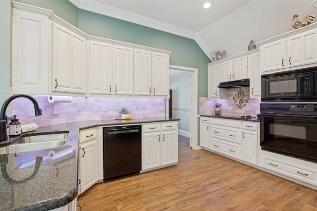 3921 Parker Oaks Drive, Arlington, TX 76016