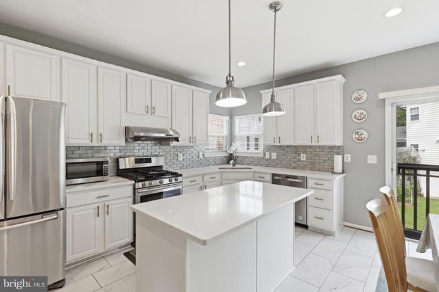 3738 FREEHILL LN, Fairfax, VA 22033