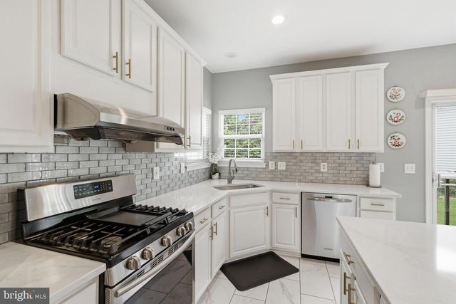 3738 FREEHILL LN, Fairfax, VA 22033