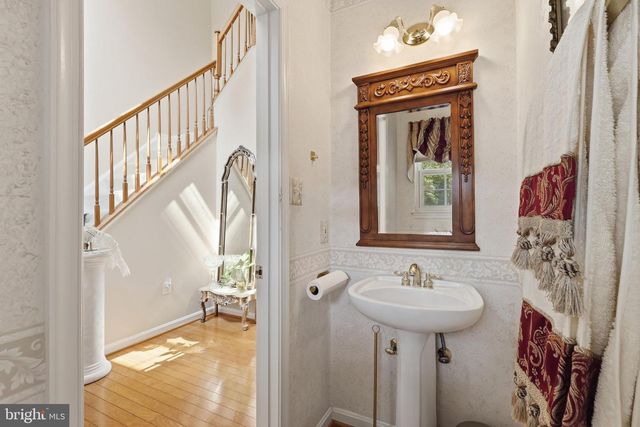3738 FREEHILL LN, Fairfax, VA 22033