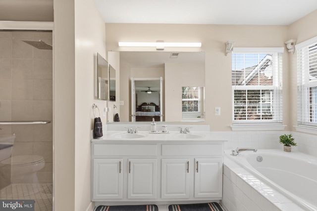 3738 FREEHILL LN, Fairfax, VA 22033