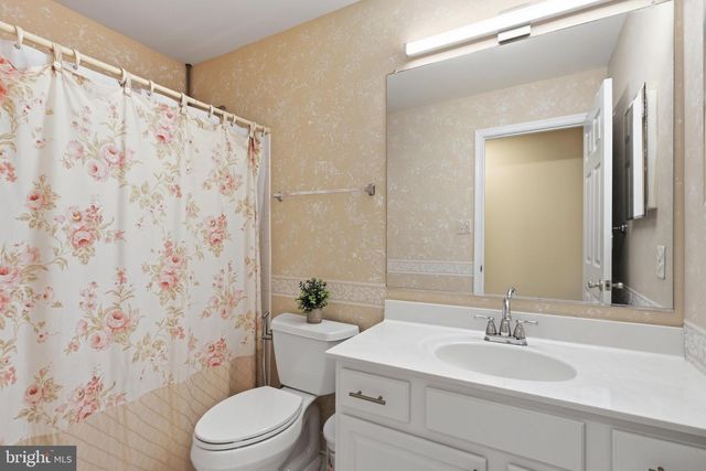3738 FREEHILL LN, Fairfax, VA 22033