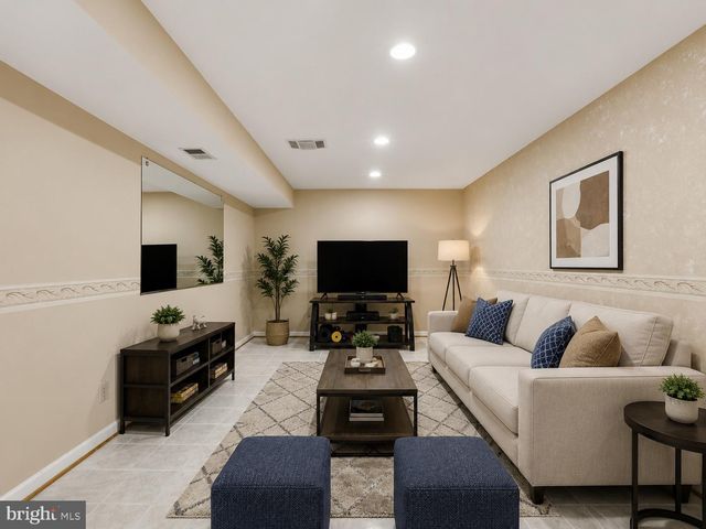 3738 FREEHILL LN, Fairfax, VA 22033