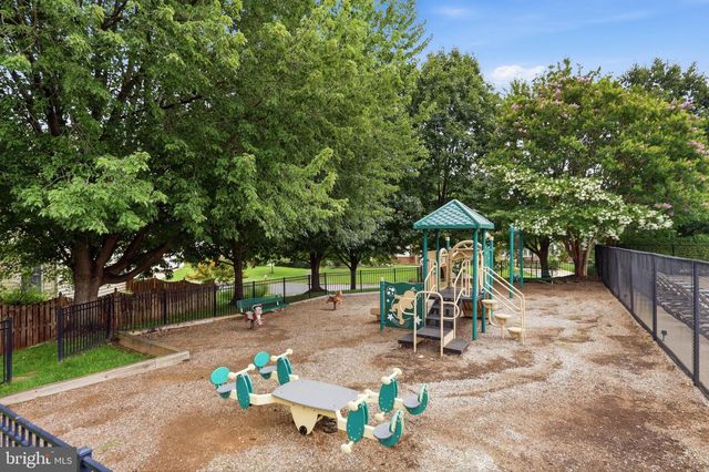 3738 FREEHILL LN, Fairfax, VA 22033
