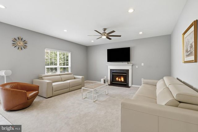 3738 FREEHILL LN, Fairfax, VA 22033