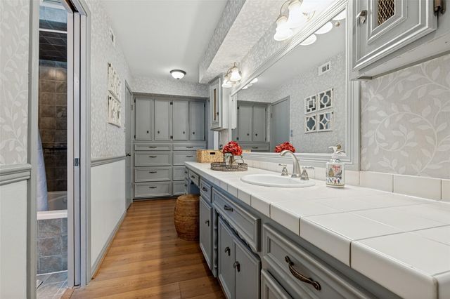807 Longview Drive, Sugar Land, TX 77478