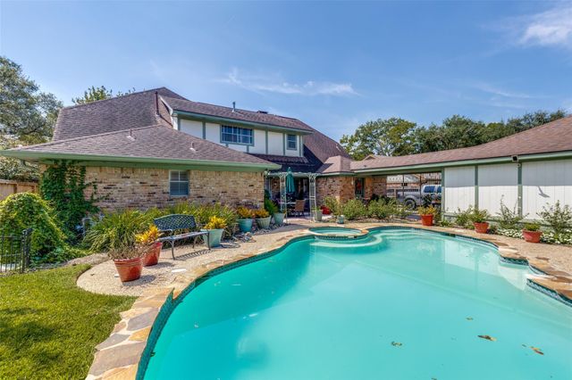 807 Longview Drive, Sugar Land, TX 77478