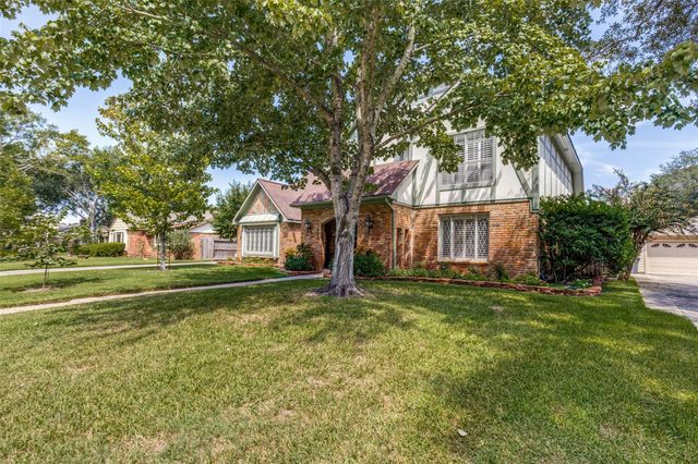 807 Longview Drive, Sugar Land, TX 77478