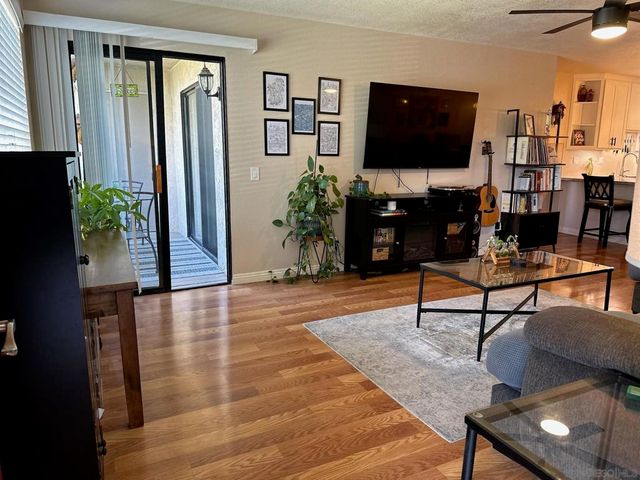 425 Autumn Dr 25, San Marcos, CA 92069