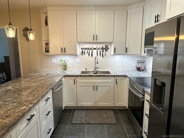 425 Autumn Dr 25, San Marcos, CA 92069